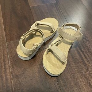 Teva  Midform Universal - color LARK